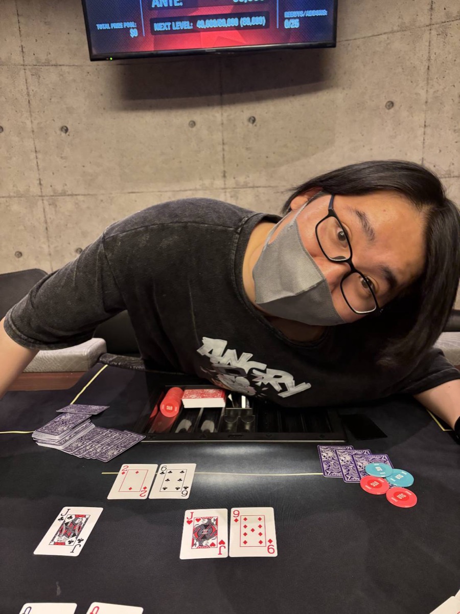 長野県松本市POKER UTGのポーカーテーブルとプレイ風景